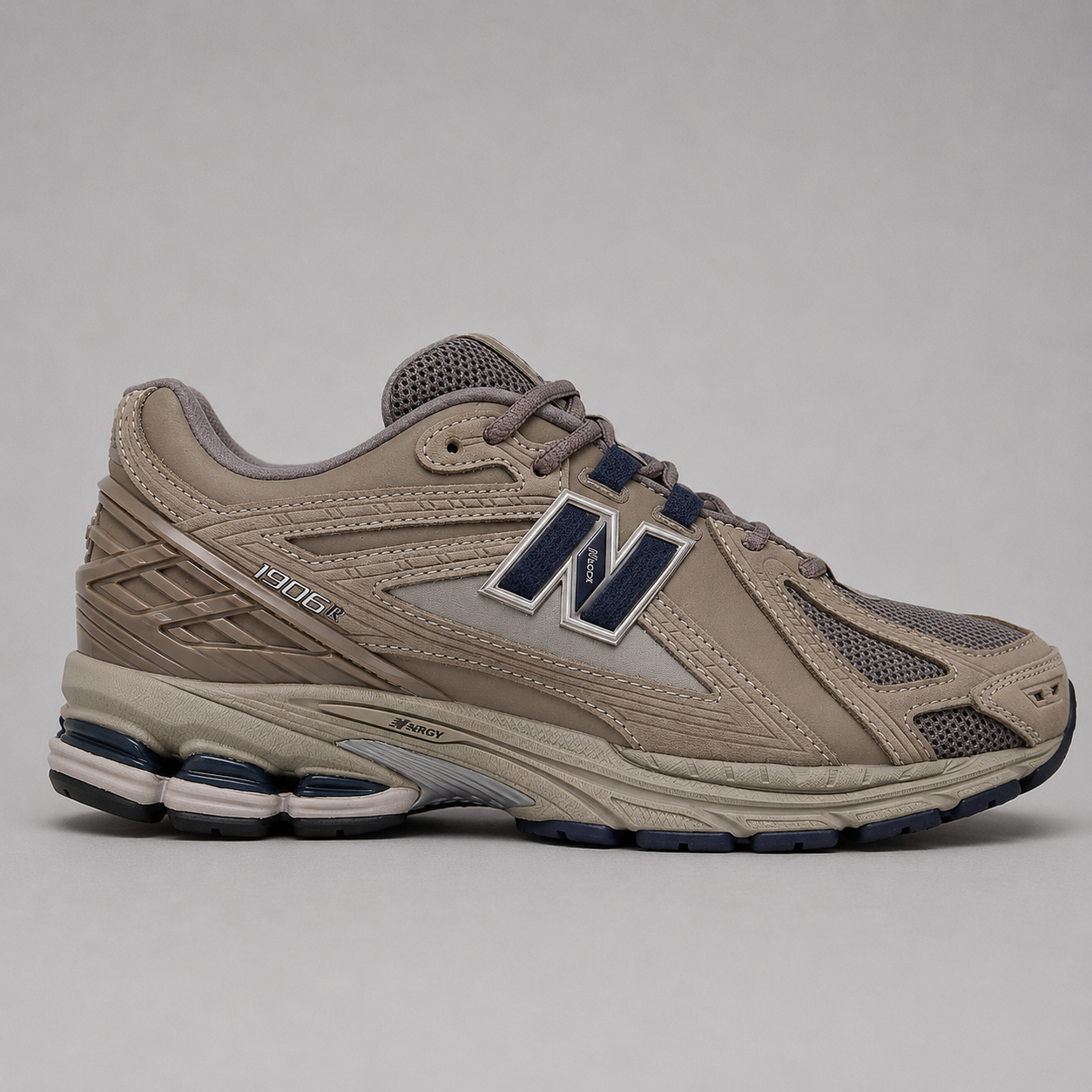 1906R Taupe Navy – Beige Taupe / Bleu Marine