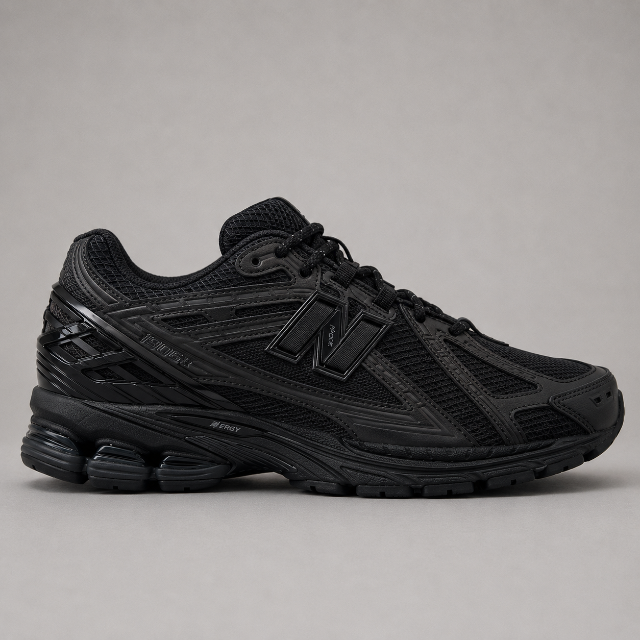 1906R Triple Black – Noir Total
