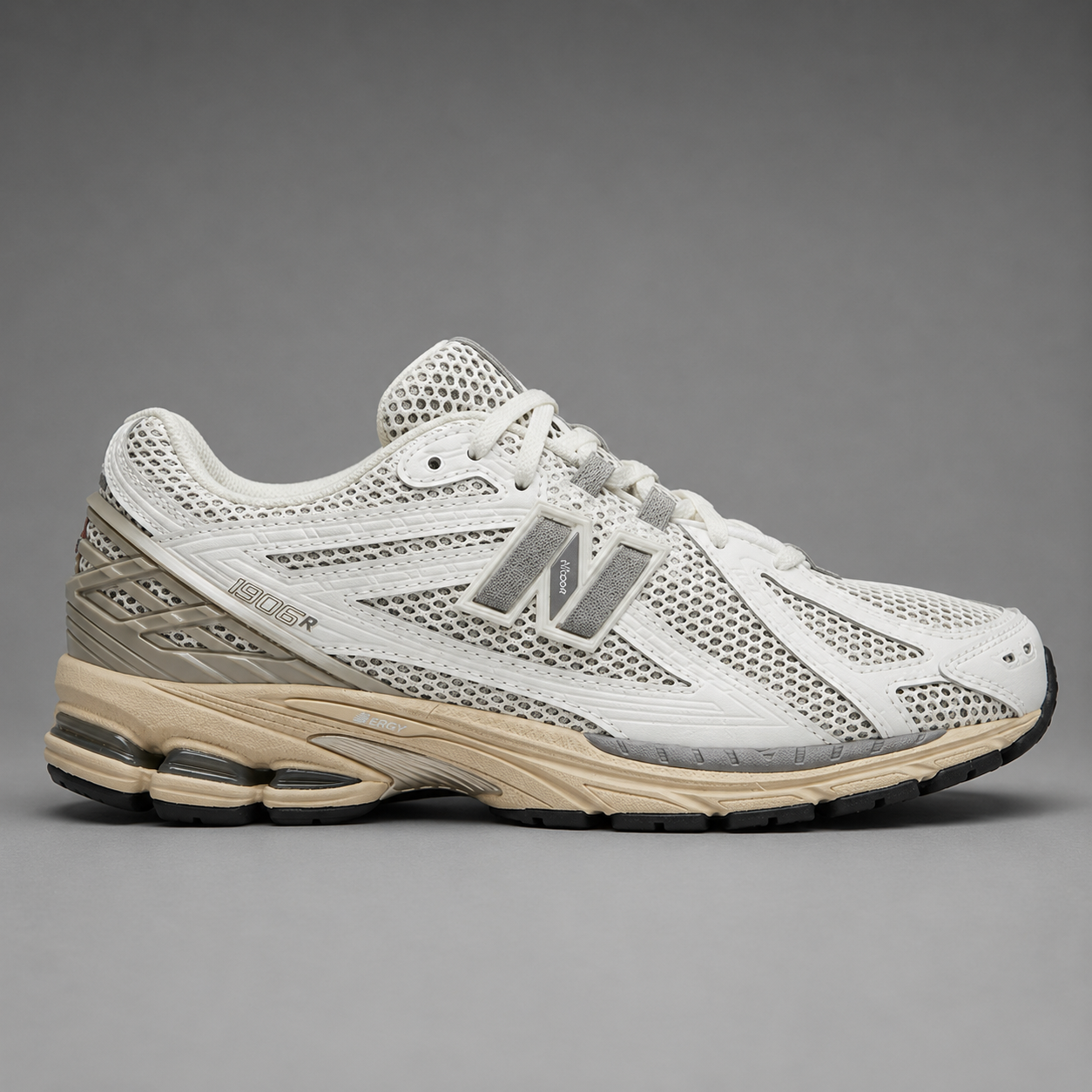1906R – Sand Silver / Beige / Blanc