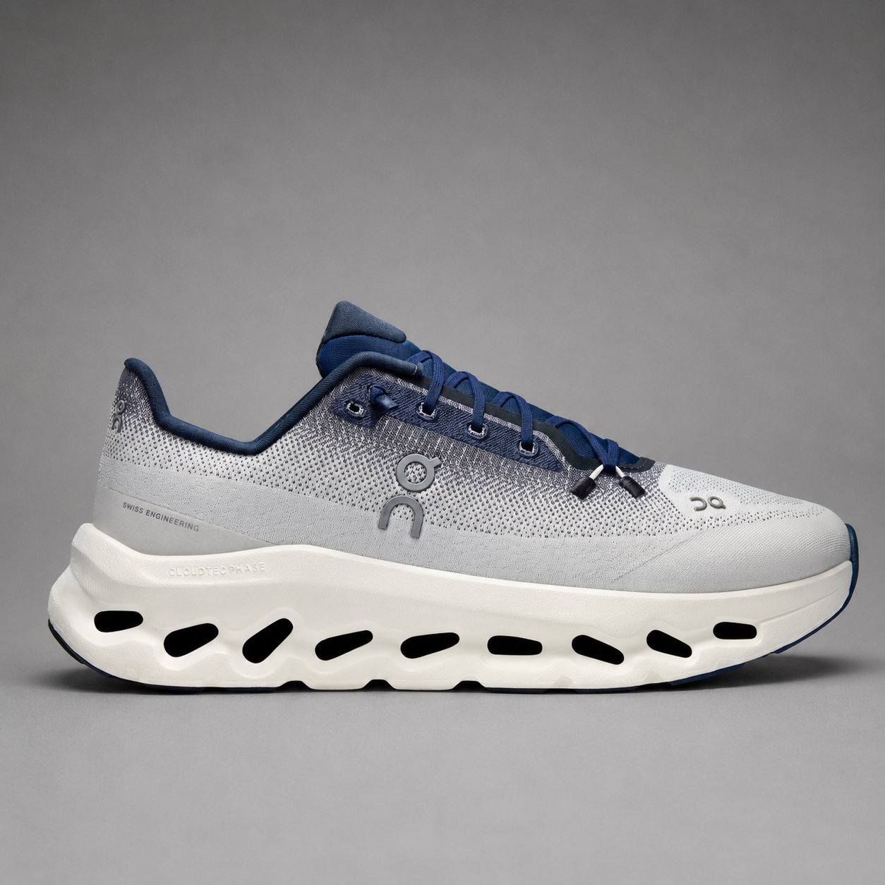 Cloudtilt Grey Navy – Gris Clair / Bleu Marine / Blanc
