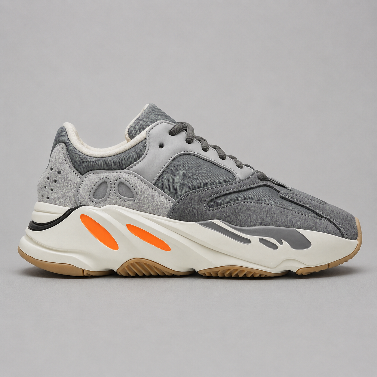 Yeezy Boost 700 Wave Runner – Gris / Orange / Gum