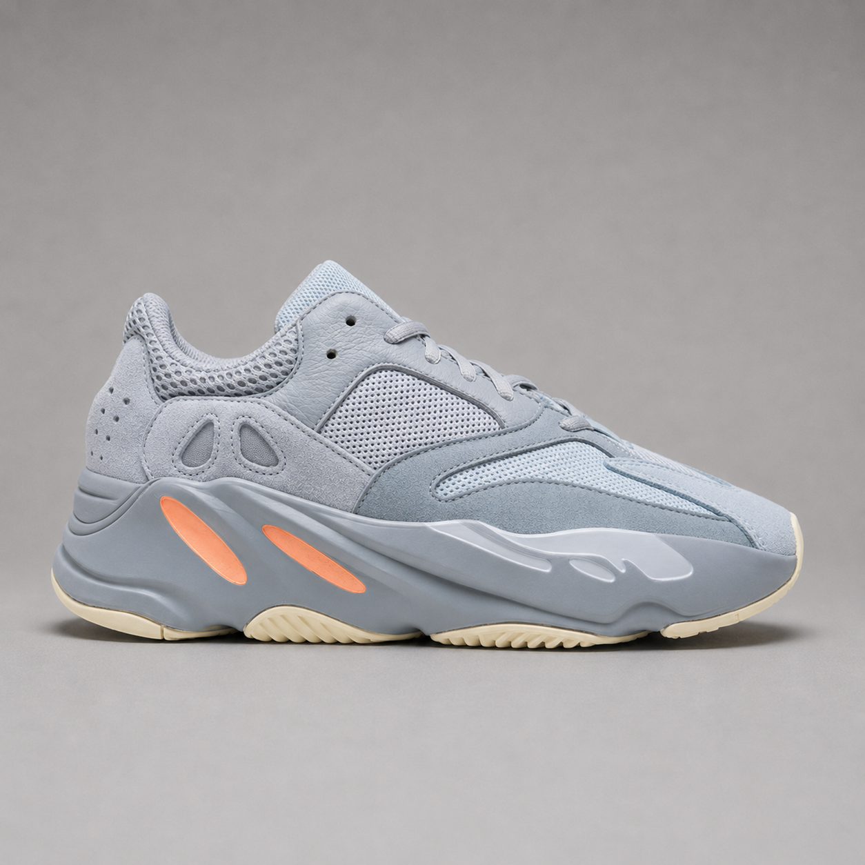 Yeezy Boost 700 Inertia – Gris Clair / Orange / Crème