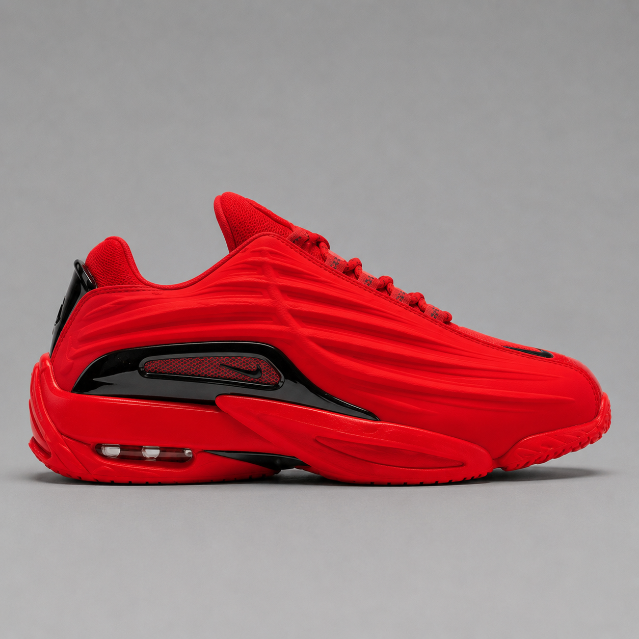 NOCTA Glide Triple Red – Rouge Total / Noir