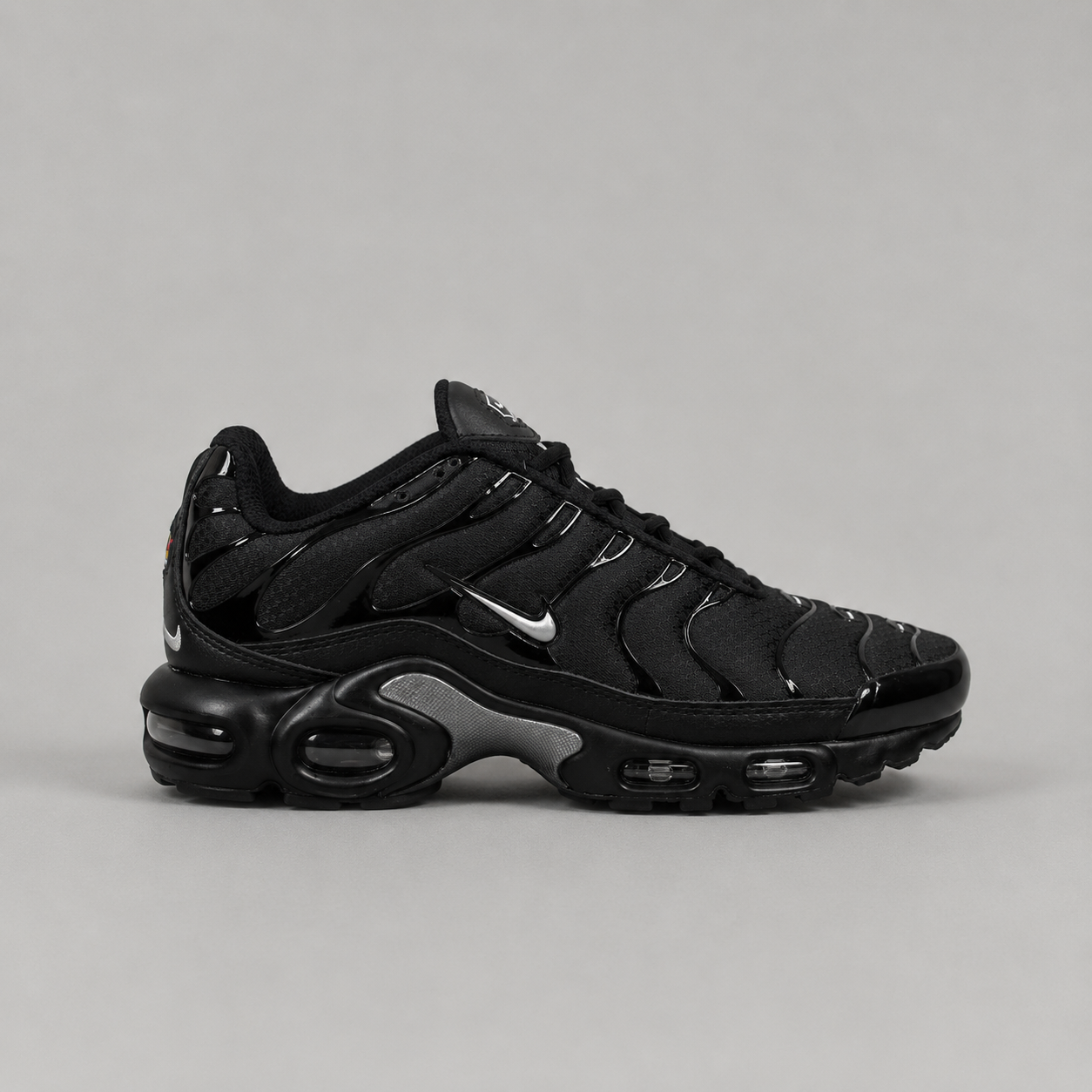 TN Black Reflective – Noir / Détails réfléchissants
