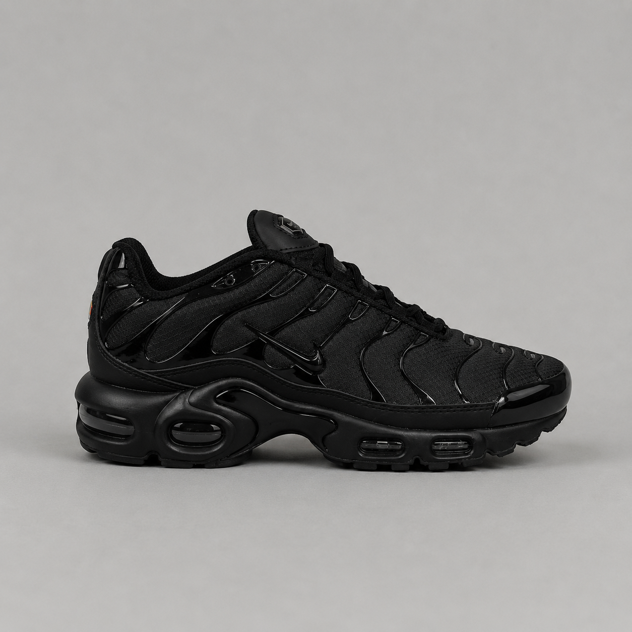TN Noir Triple Black