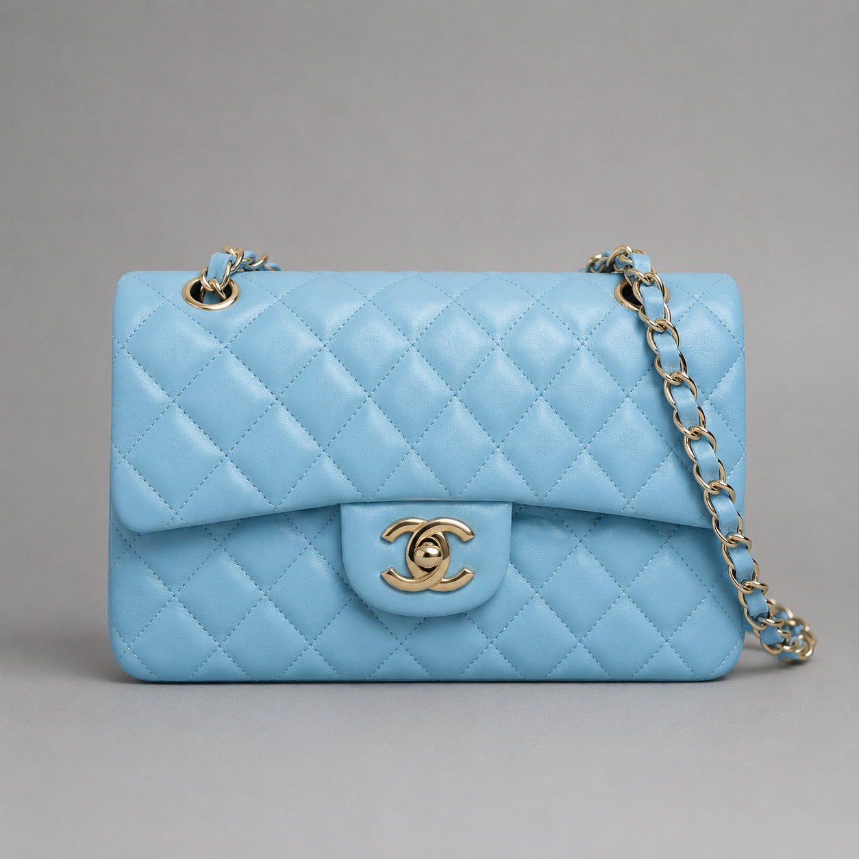 Classic Flap Blue Sky – Chaîne Dorée